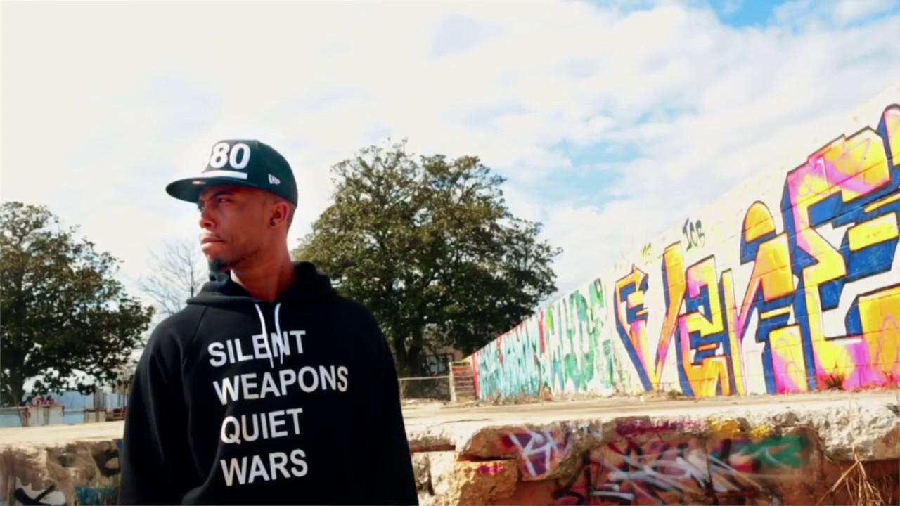 B.o.B  - Airplanes Pt II ft Eminem, Hayley Williams (Music Video)