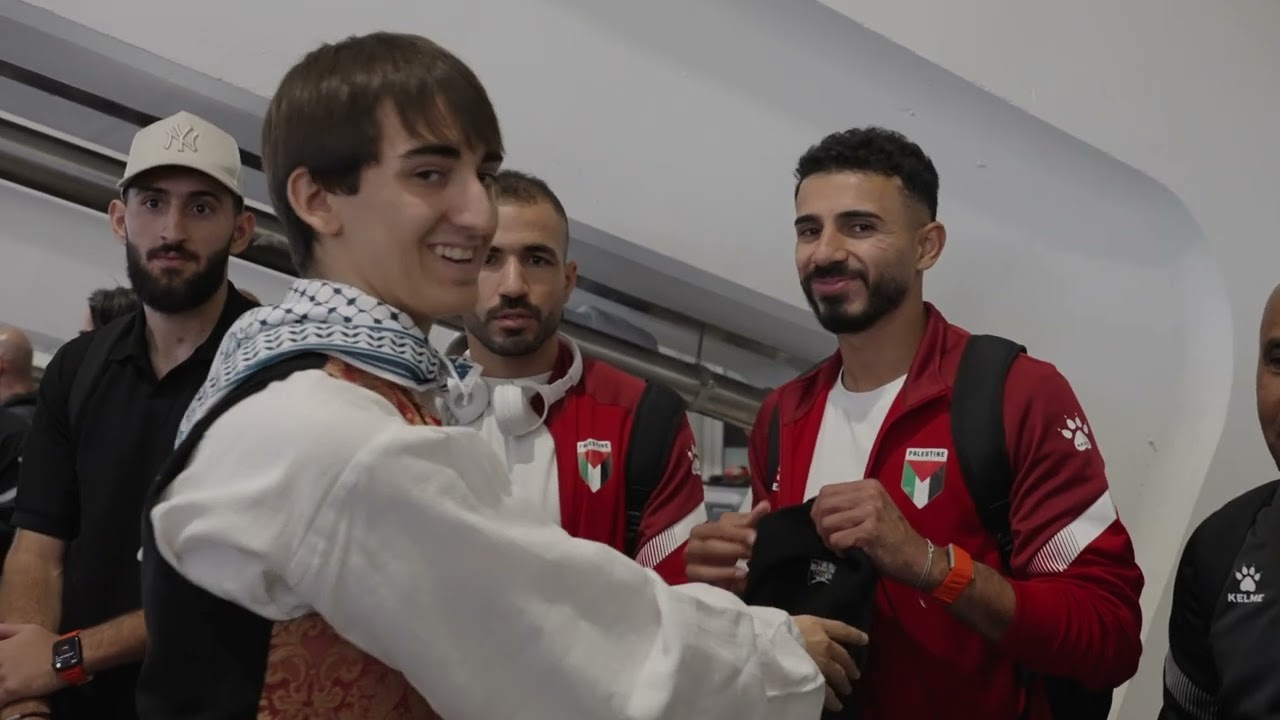 Palestinar selekzioaren etorrera Loiura. LLegada de la selección Palestina a Loiu