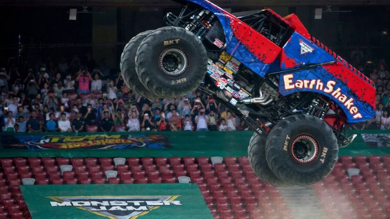 Even bombs couldn’t stop this monster — terrifying! | #monstertruckjump #cargameplay #gaming 