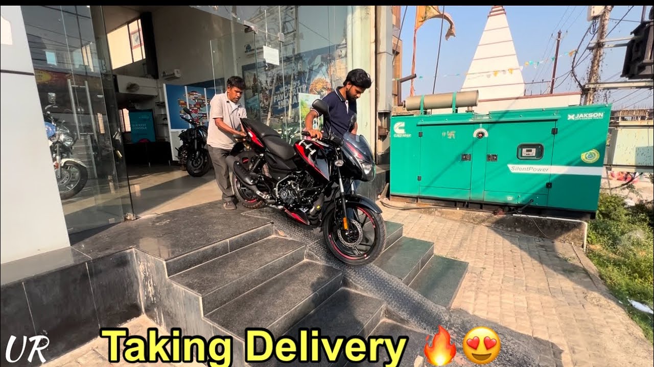Taking Delivery of New Bajaj Pulsar 125 Split Seat 🔥 बढ़िया Discount मिल गया भाई 🫡