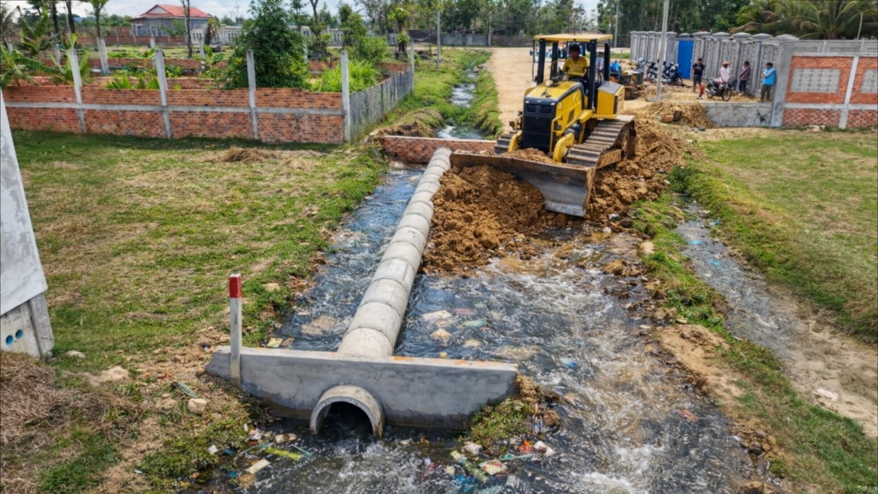 COMPLETE100% Delete Drainage System Sewer Process By Mini Dozer Pushing & Dump Truck Unloading Soil
