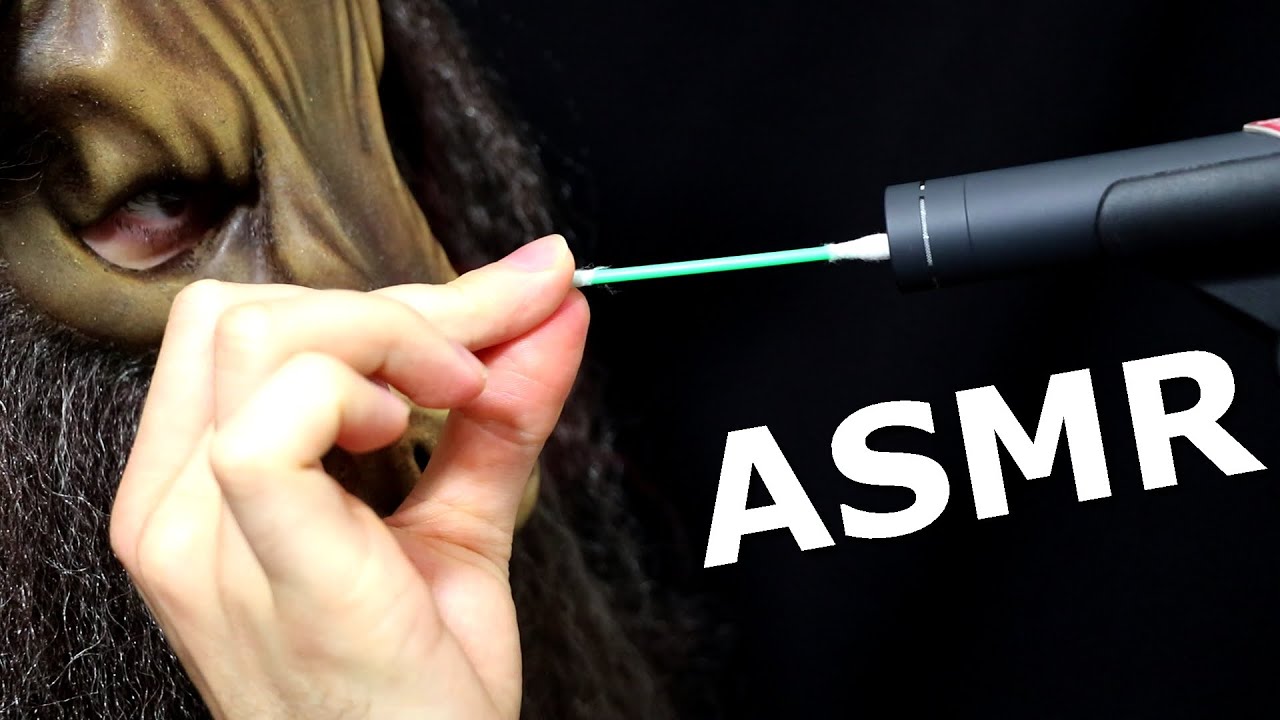 Je caresse mes micros ASMR avec des cotons tiges