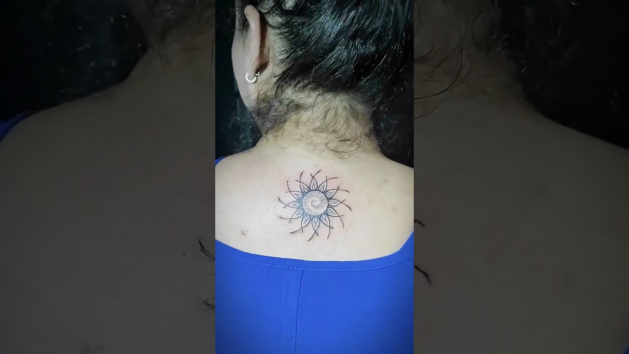 Fim de semana tamb&eacute;m tatuo, s&iacute;mbolo sol