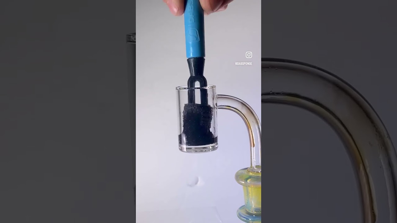 Dabsponge 2.0 cleaning a 25mm banger effortlessly!