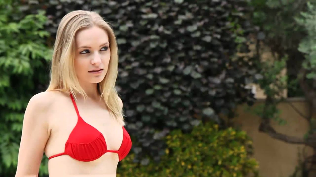 Red bikini photo shoot - behind the scenes