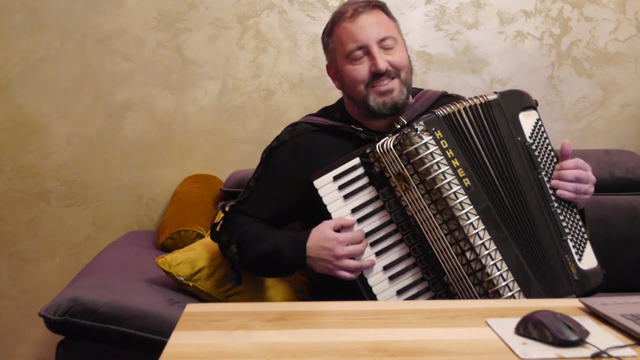 Milan Perný: Pod našim okénkem  + V mojej milej dvore   KD#374