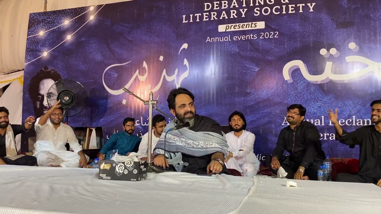 Tehzeeb Hafi Lit the stage at Mushaira’22 in Sargodha medical college.