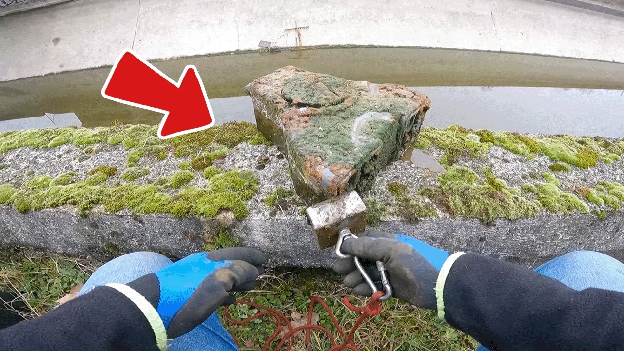 Ho trovato 2 AUTO D'EPOCA e qualcosa di ENORME nel canale... 😱