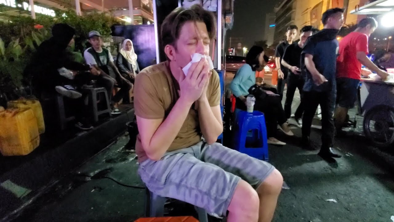 🇮🇩 $.70 SPICY MUSSELS - Street Food Outside GRAND INDONESIA Shopping Mall 4K