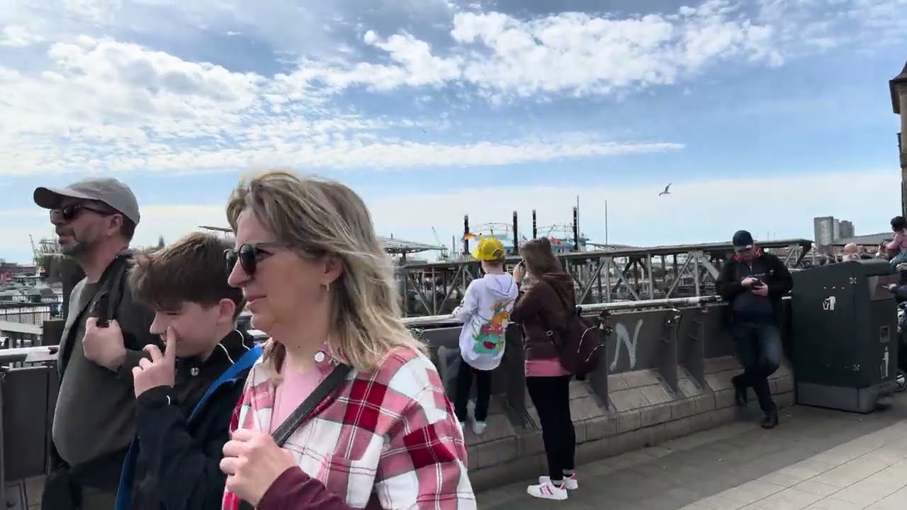 24 °C April 2024 in Hamburg 🇩🇪Walking in 4K