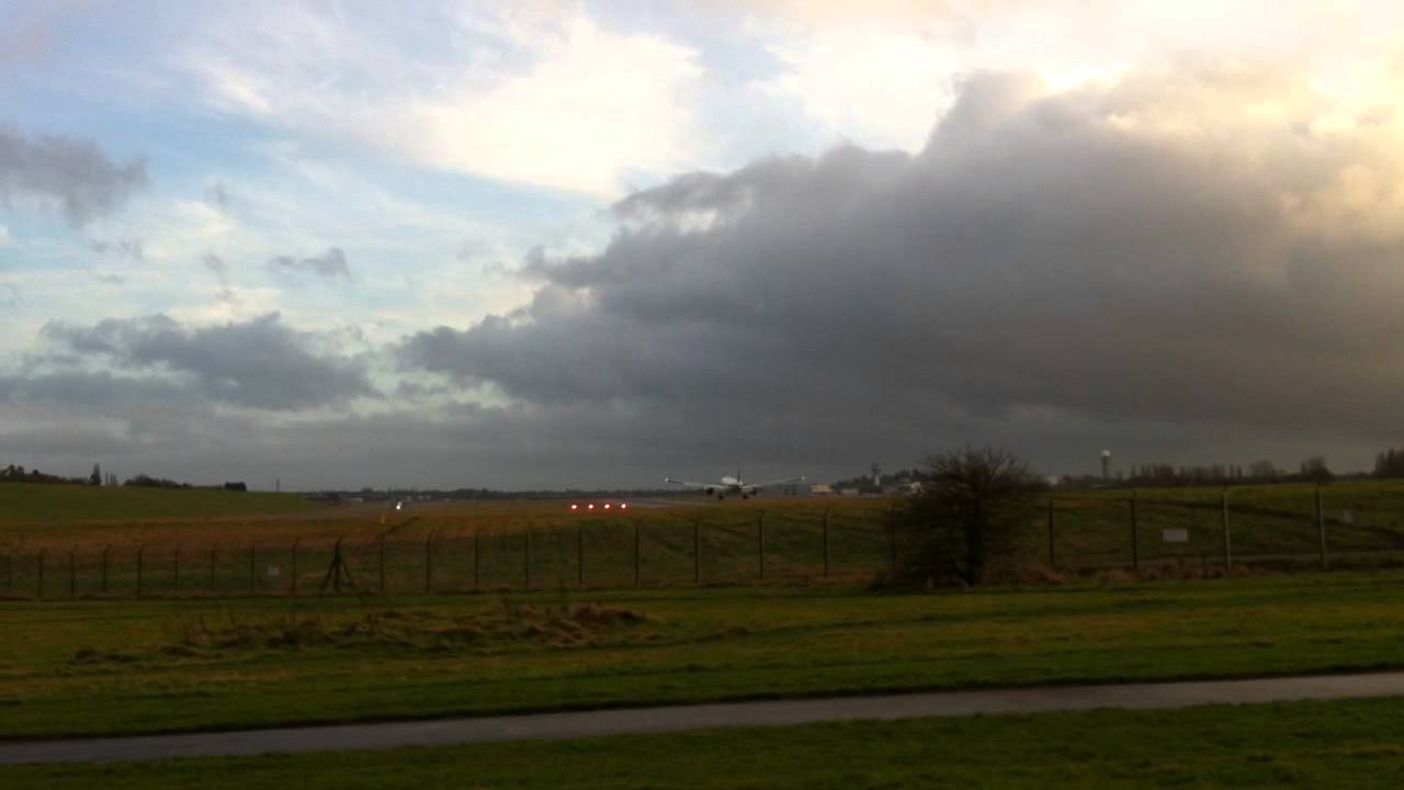 [HD] PIA 777-240ER AP-BHX landing at Birmingham (BHX)