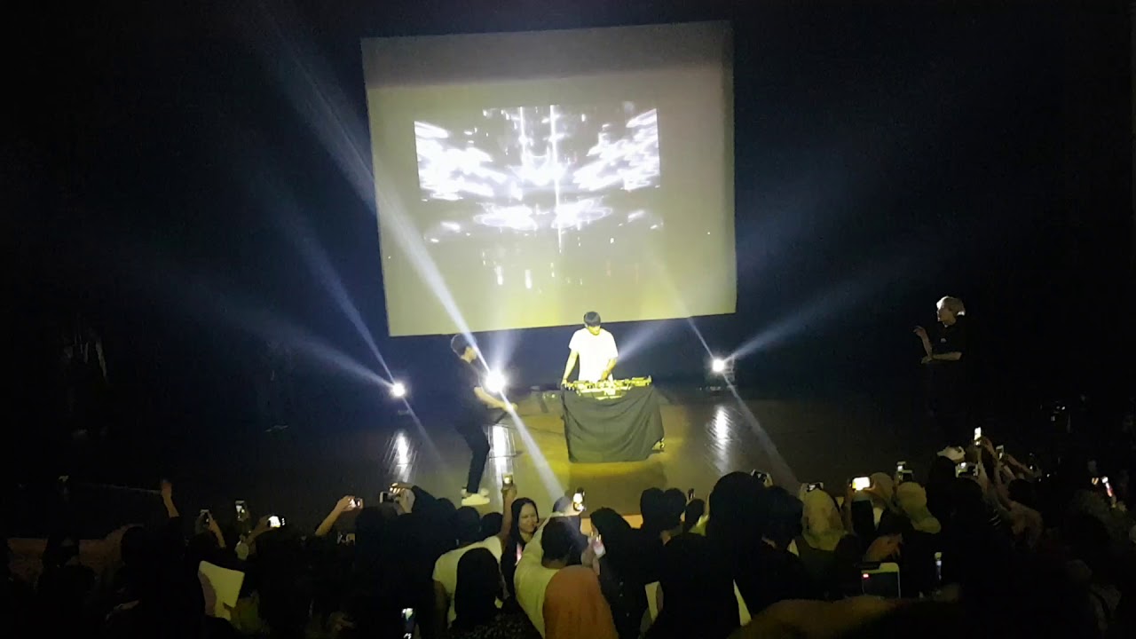 My secret romance with Song Hoon in Abu Dhabi