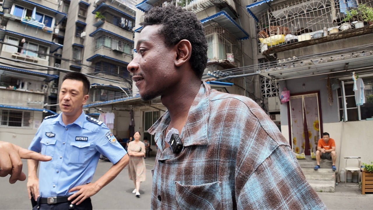 chinese man called the police to arrest Shocking experience in China 