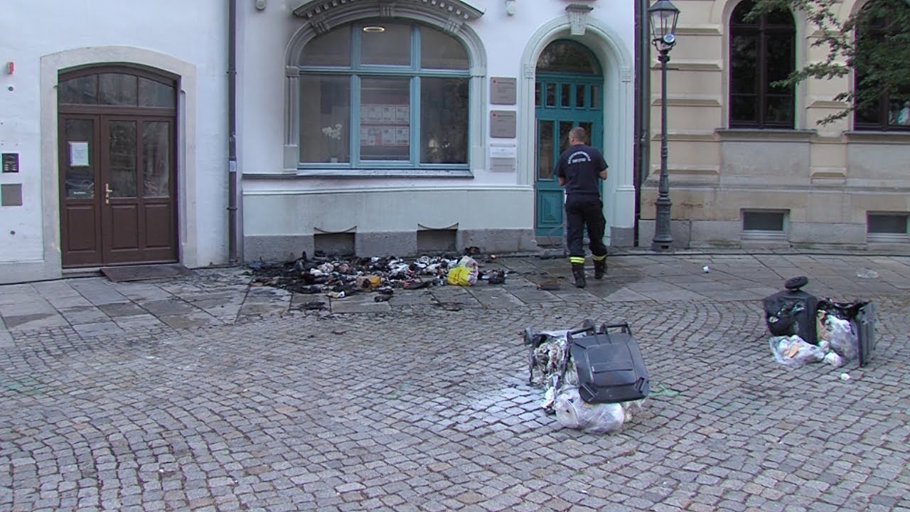 Mülltonnenbrand auf dem Domhof in Zwickau