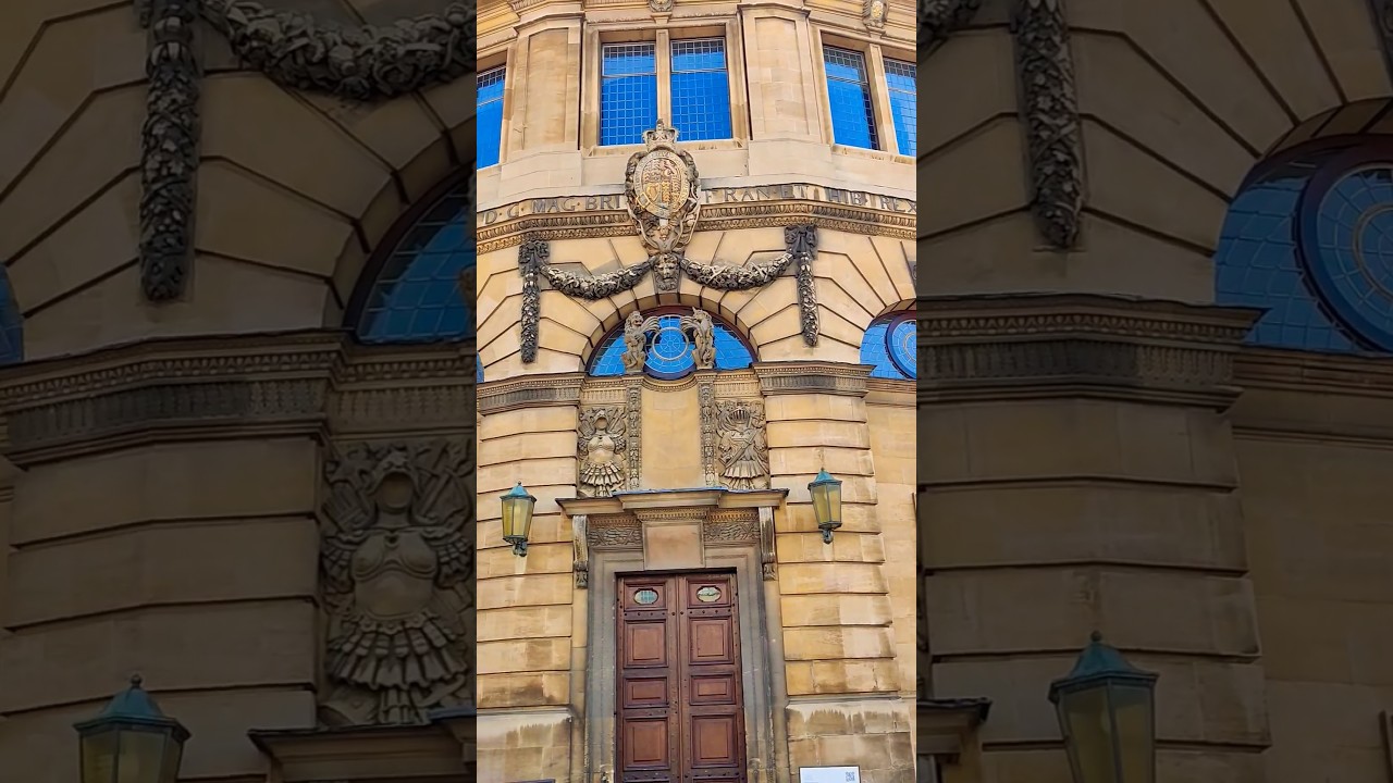 Sheldonian Theatre is one of popular Oxford tourist attractions 