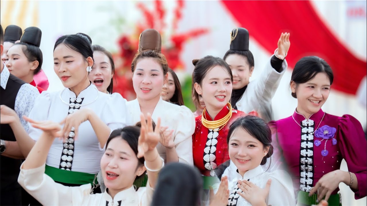 MẾT CỚ CHỊ EM NHẢY ĐÁM CƯỚI NGƯỜI THÁI - CHÚ RỂ VĂN CÔNG & CÔ DÂU THU THUỶ - BẢN PHÉ XÃ THUẬN CHÂU