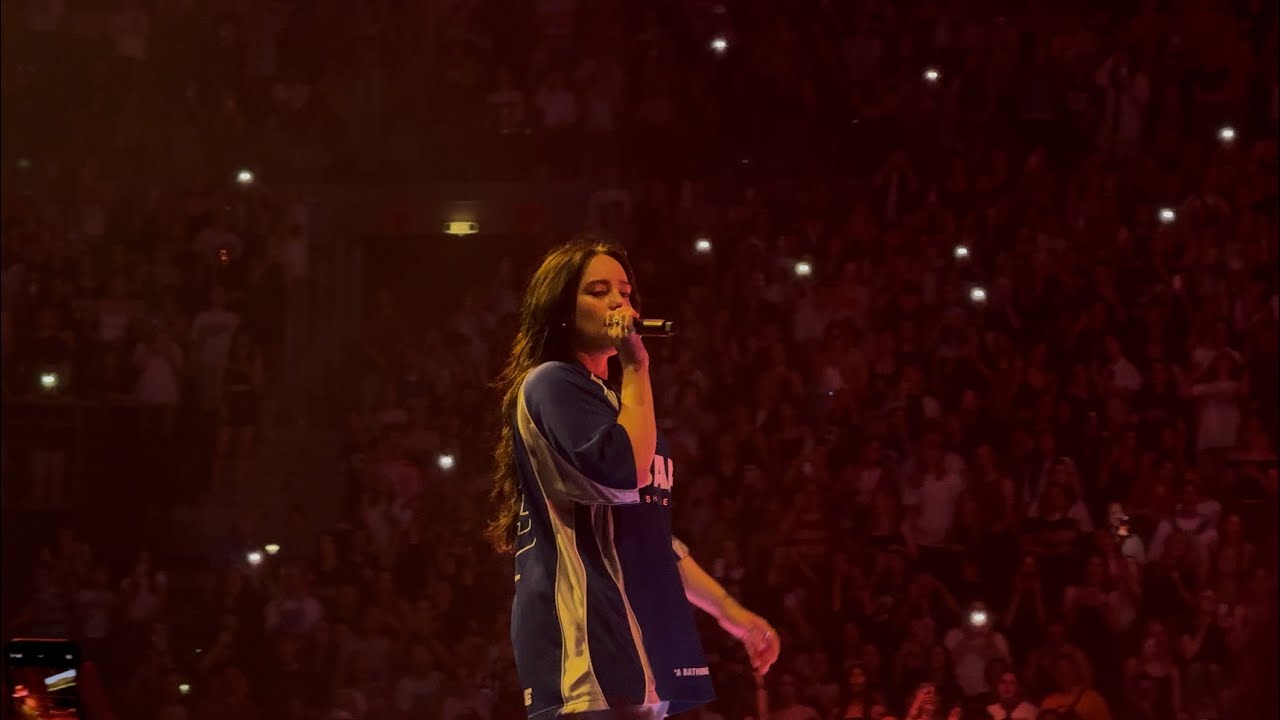 Billie Eilish - BIRDS OF A FEATHER (Live at O2 Arena Prague, 1.6.2025)