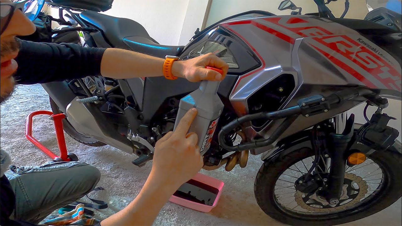 👉 ¡Cambio de aceite de la Kawasaki Versys X 300 paso a paso! 🛵🔧