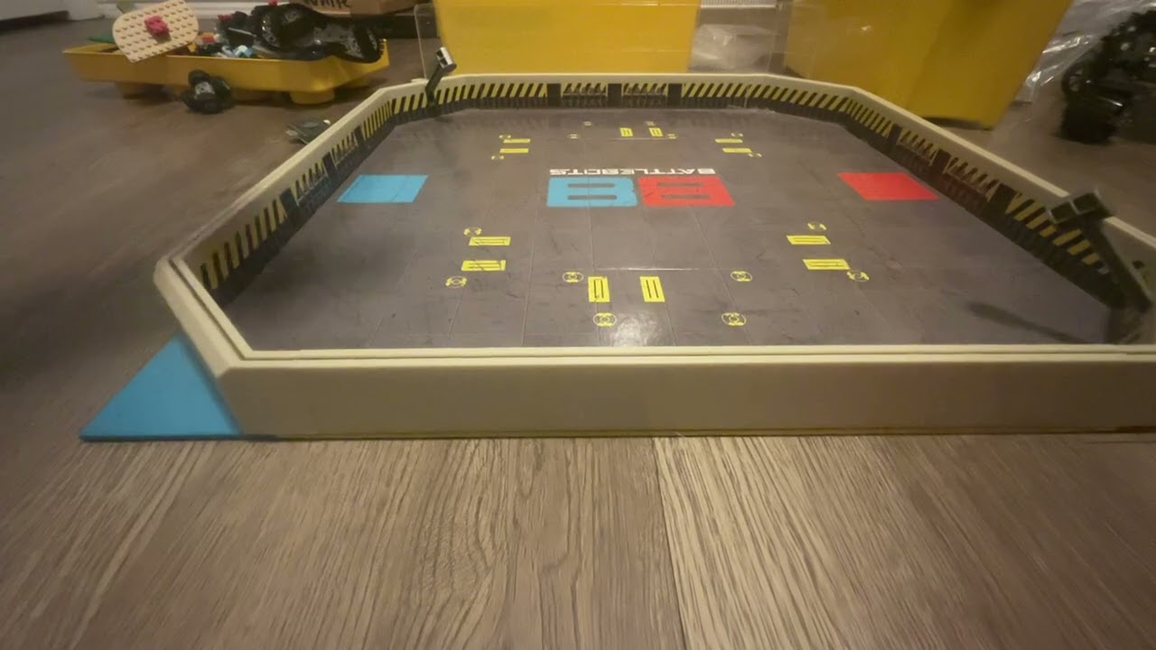 Lego BattleBots episode 4: Size Doesn’t Matter 