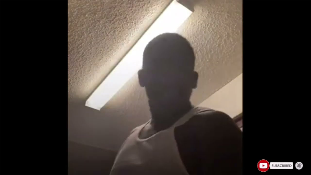 Trapboy Freddy On Live Playing With And Feeding His Pet Tiger Before &ldquo;FEDS&rdquo; Came To Pick Him Up !!!