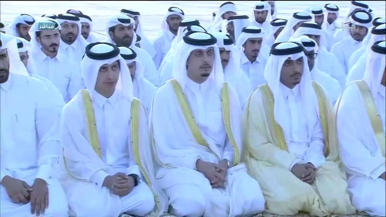 امير قطر والامير الوالد يؤديان صلاة عيد الاضحي 2016