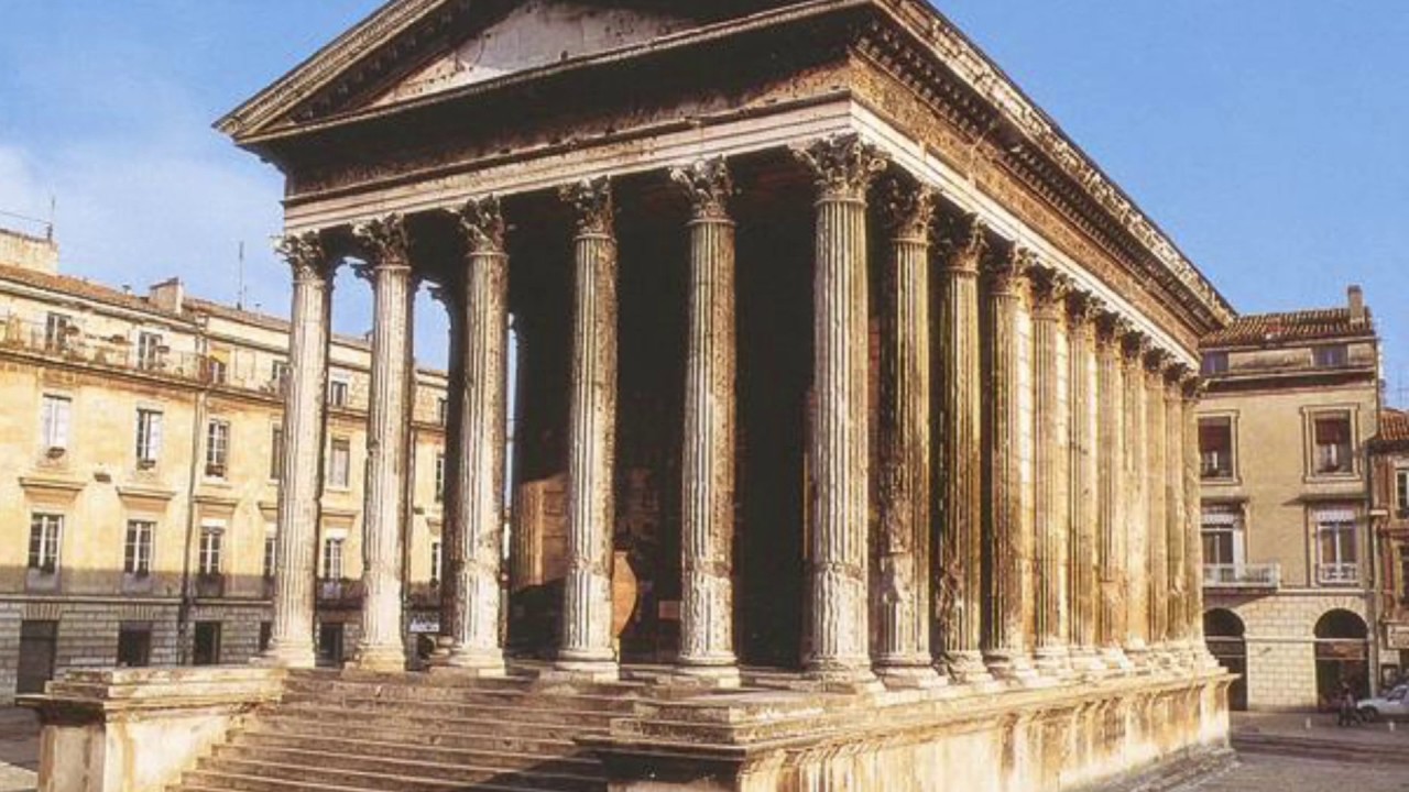 MAISON CARRÉE