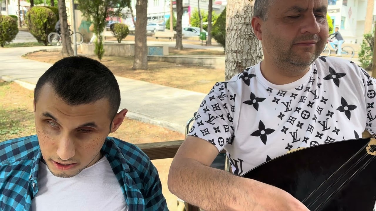 &Ccedil;orumlu Murat gidemem &Ccedil;orum&rsquo;a karlar yağdı yoluma ￼s&uuml;per harika bir t&uuml;rk&uuml; mutlaka dinleyin ￼