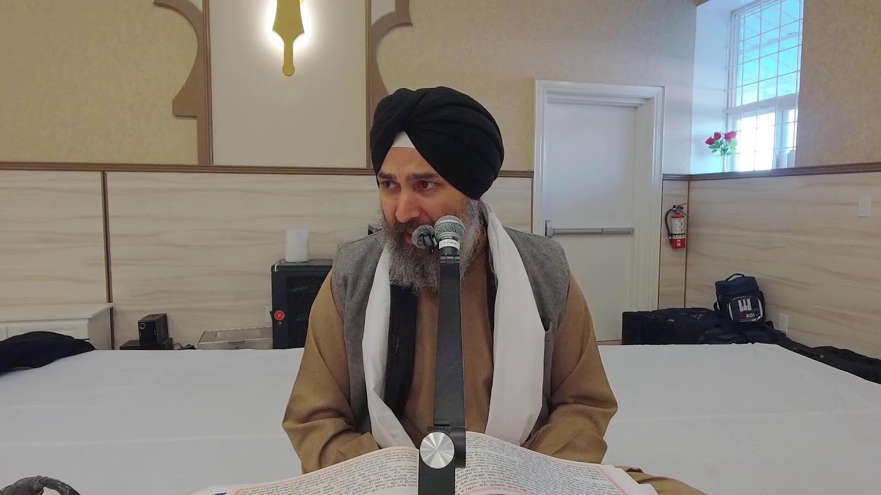 ਸਲੋਕ ॥ ਦਇਆ ਕਰਣੰ ਦੁਖ ਹਰਣੰ ਉਚਰਣੰ ਨਾਮ ਕੀਰਤਨਹ ॥