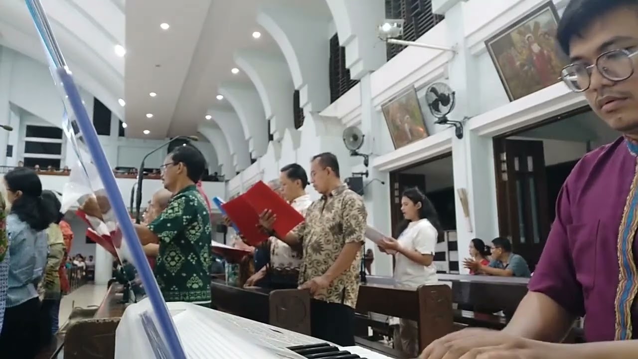 KAMI BAWA PERSEMBAHAN (Onggo Lukito)