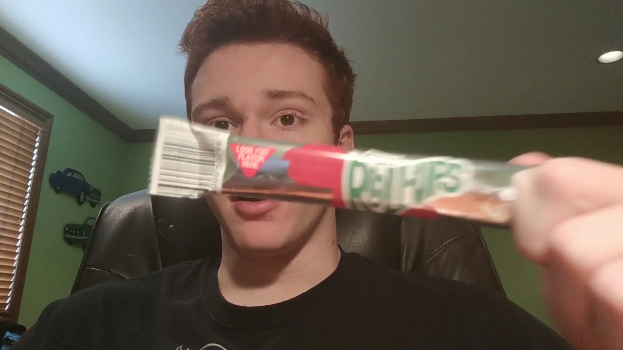 Gushers VS Fruit Roll Ups!!