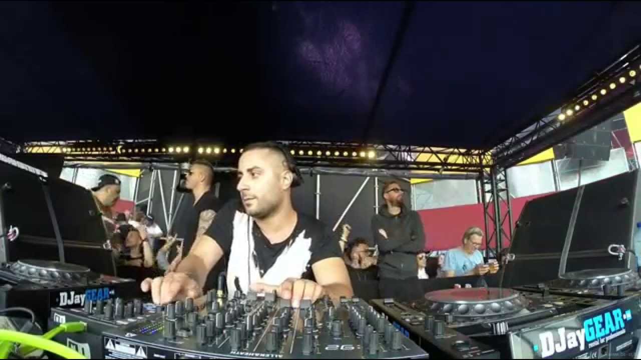 Joseph Capriati plays Resonator (MAAE Remix) by Skober @ Awakenings 2015