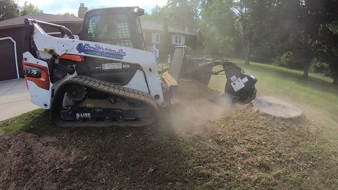 Stump Grinding with the T76 Bobcat