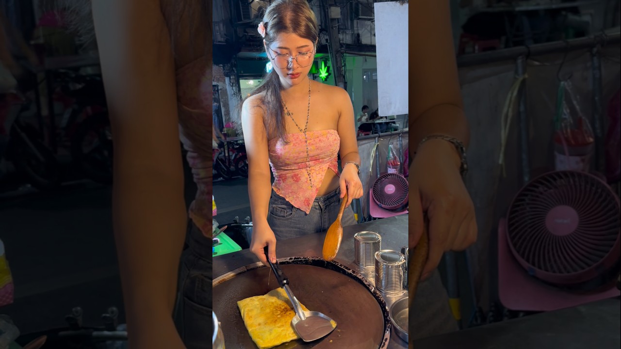 The Most Popular Roti Lady in Bangkok Puy Sister Palm