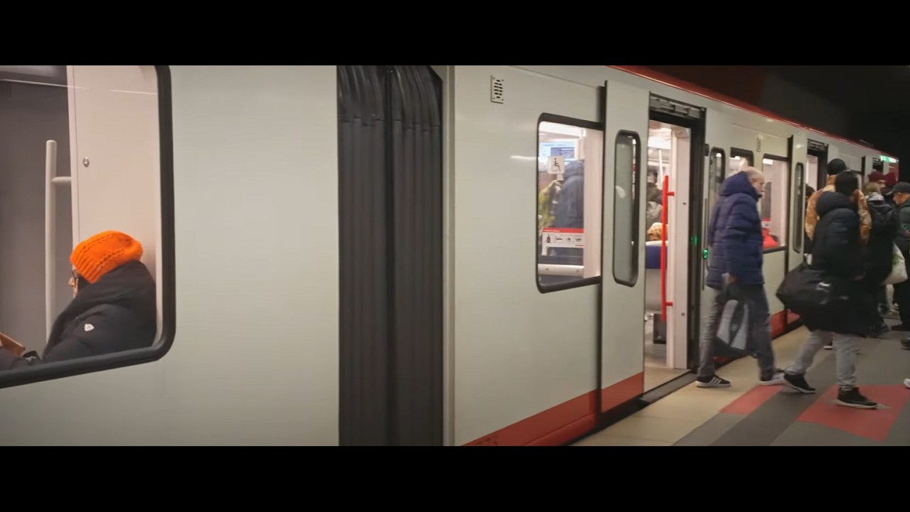 Germany, N&uuml;rnberg, U-Bahn ride from Hauptbahnhof to Pl&auml;rrer