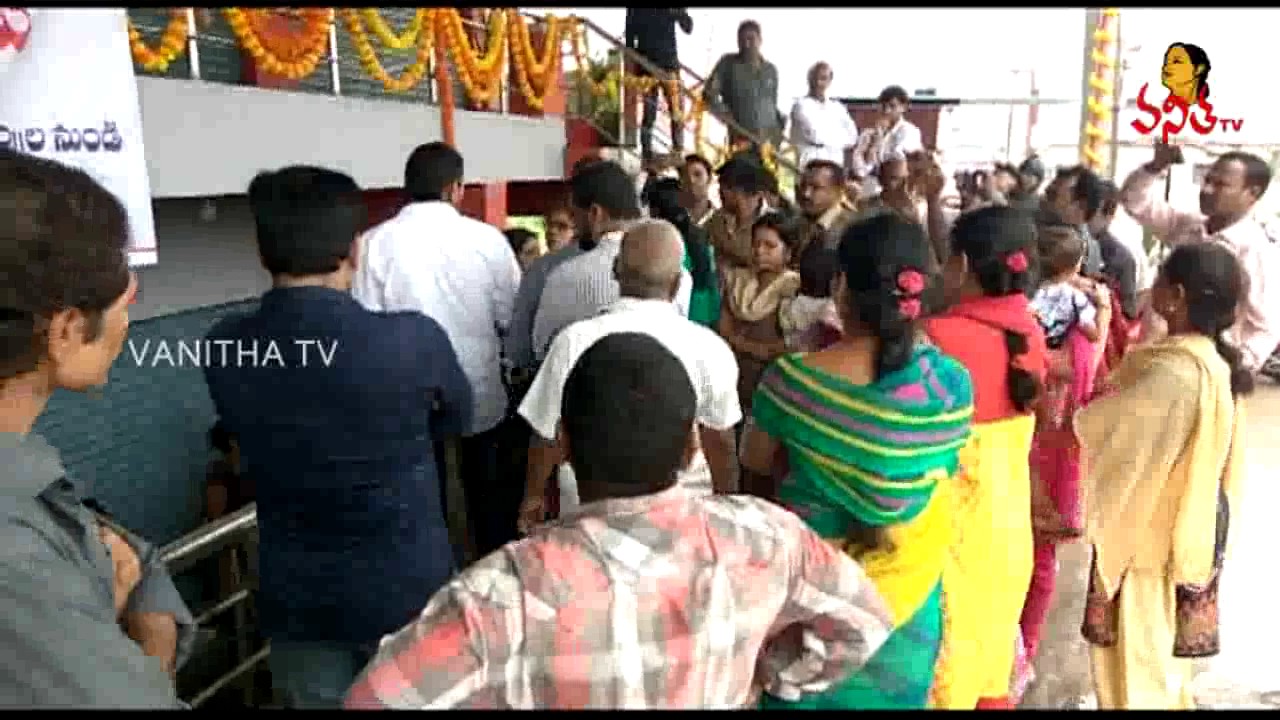Women Communities Protest To Cancel Bar License in Boduppal Municipality || Vanitha TV