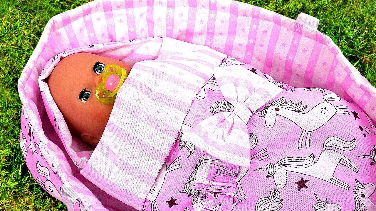 Passeio do bebê Baby Born no parque. Jogo infantil. Bonecas Reborn. Historinha infantil.