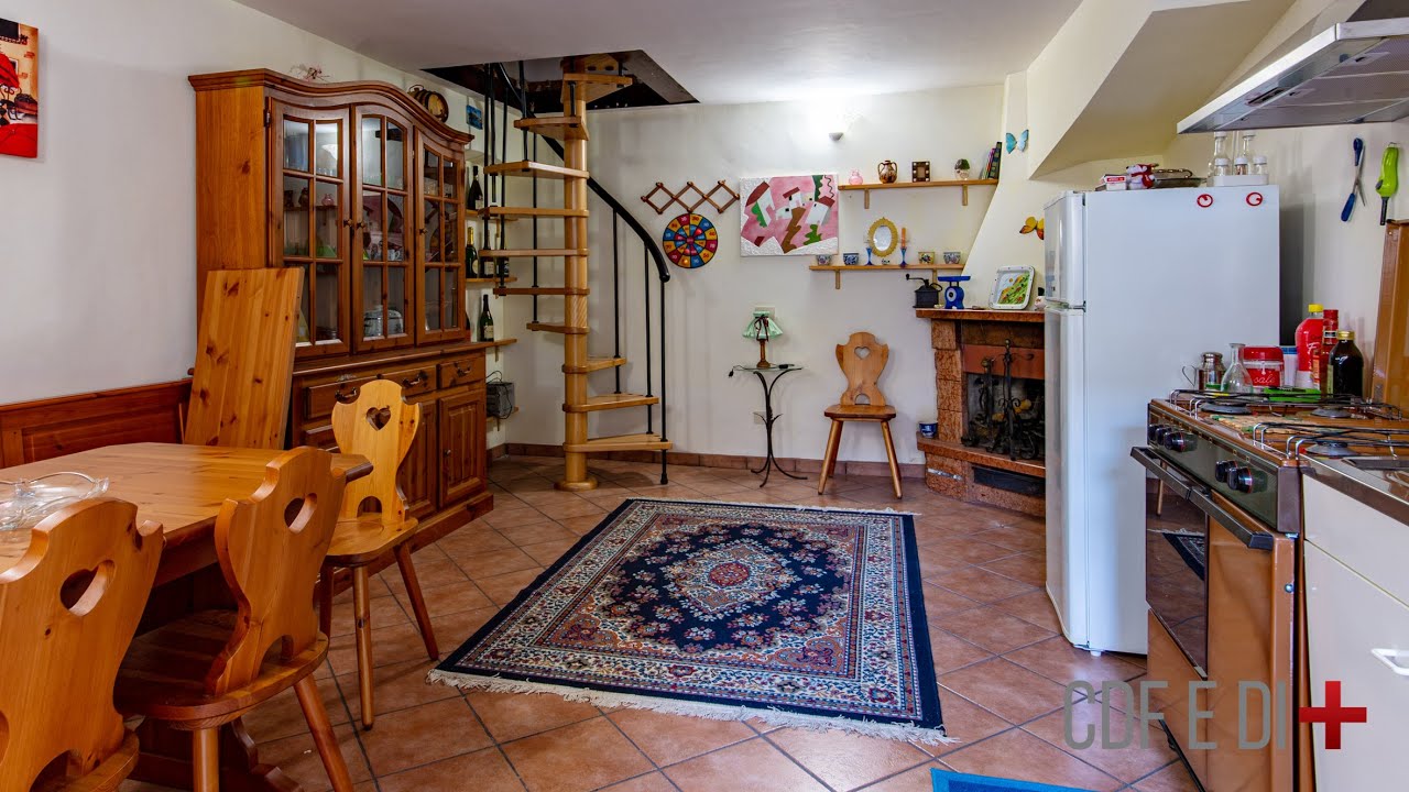 Visita dell'immobile | LONGONE SABINO (RI), Italy | Appartamento al centro storico ristrutturato