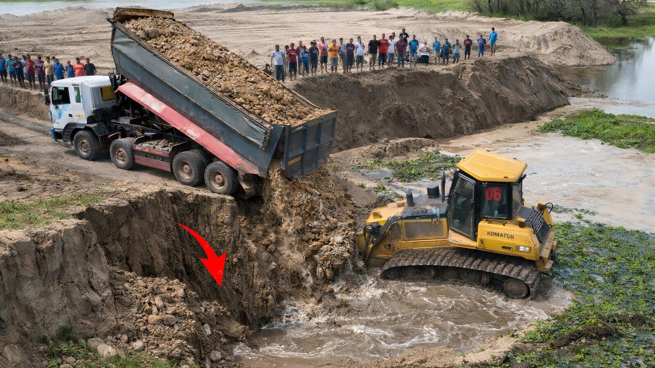 nEW Landfilling floodED & Cleaning BY BulldOZer SHANTUl DH17C3Pro pushing Mup dump truck wheel-10