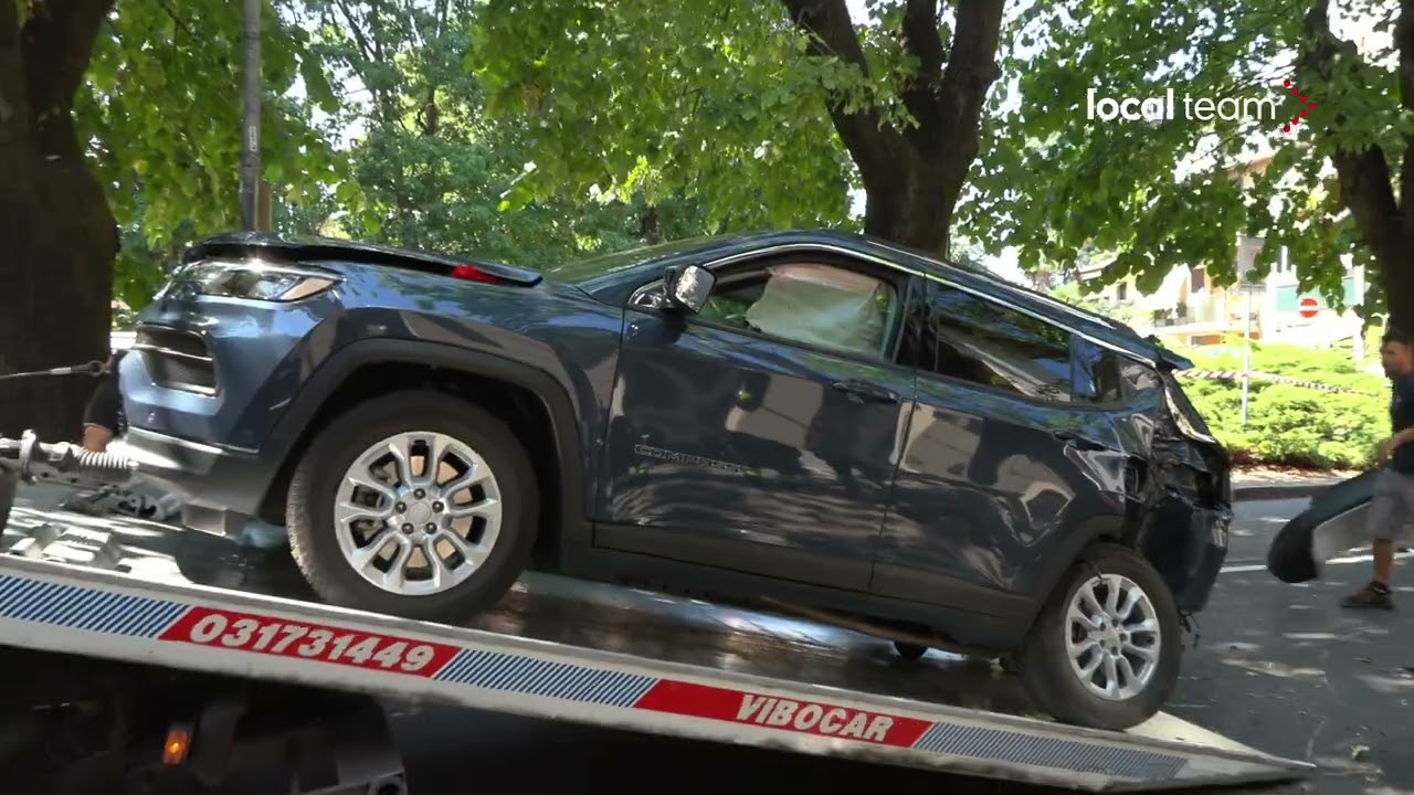 Giussano, rimossa l'auto dell' incidente e portata via con il carro attrezzi