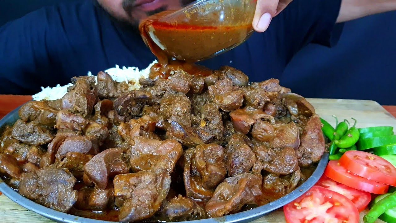 ASMR:EATING *CHICKEN LIVER* & GIZZARD CURRY, SPICY CHICKEN LIVER GIZZARD CURRY, GREEN CHILLI, SALAD