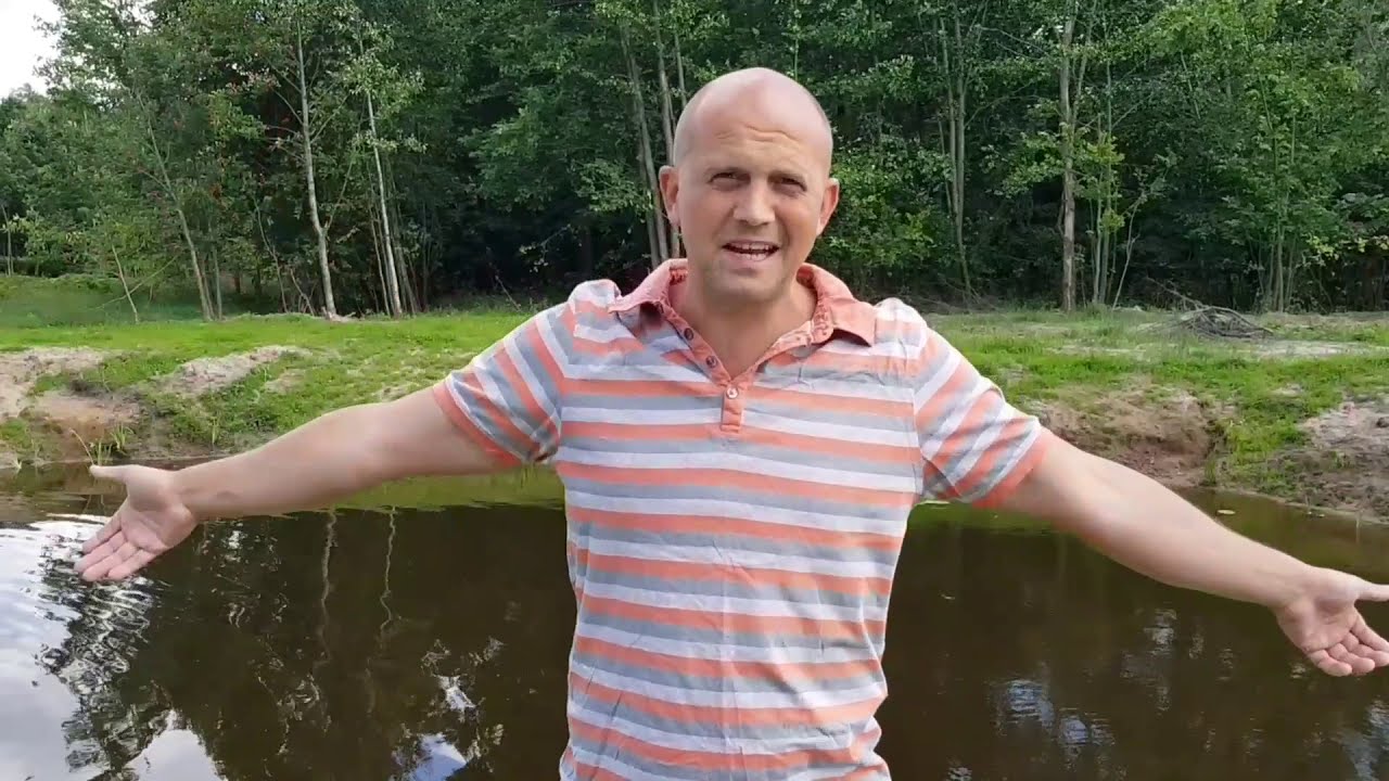 Пока мы уехали из хутора за окунями и нимфеями  , то на хуторе появился непрошеный гость с зубами .