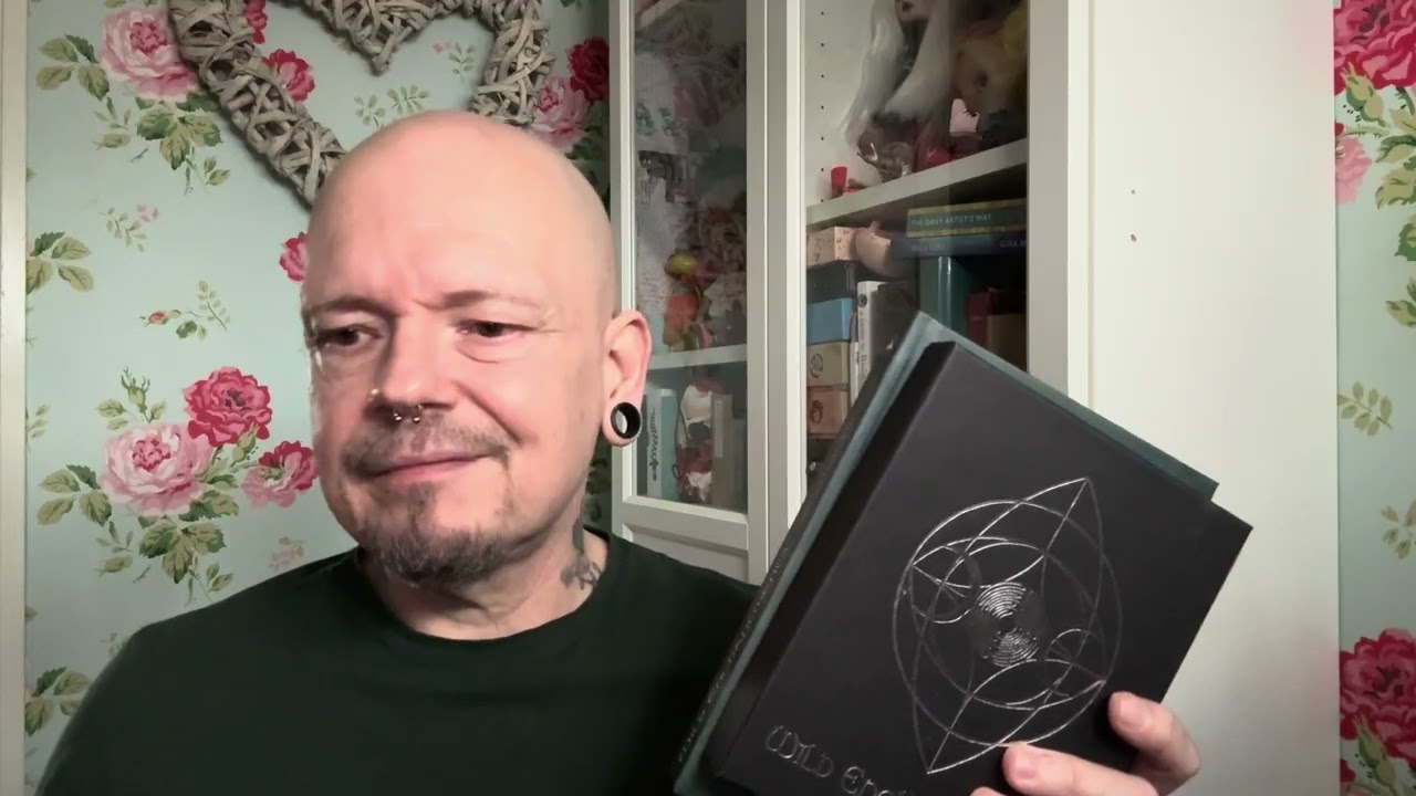 A cosy chat. March tarot and decks I’m using.