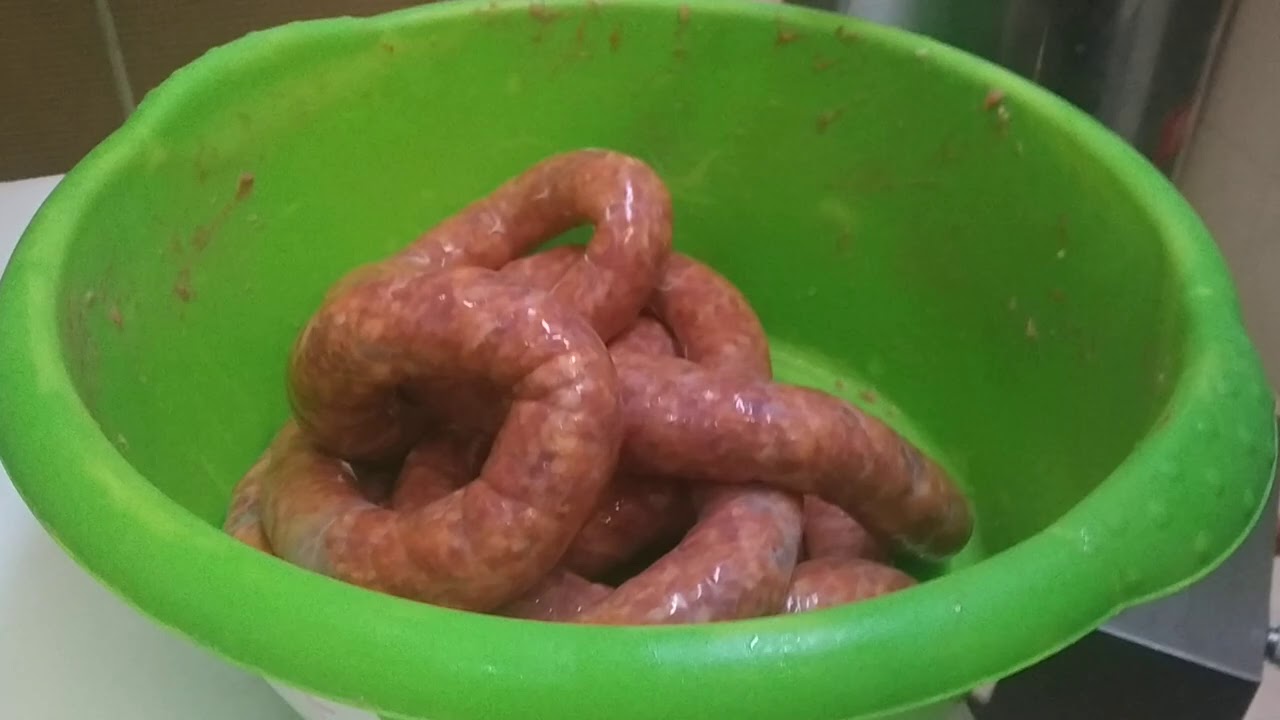 elaboración de chorizos caseros tipo manchego de ajo