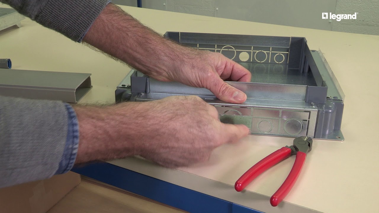 Installation d'une boîte d'encastrement auto ajustable