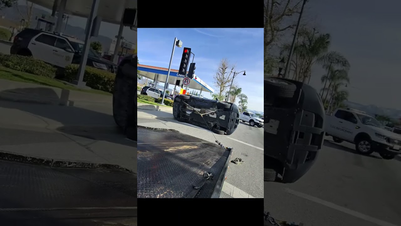 SUV  CR-V Rolls Over💥🚙 at Busy🚦Intersection 🪝⛓️⚡️👷‍♂️