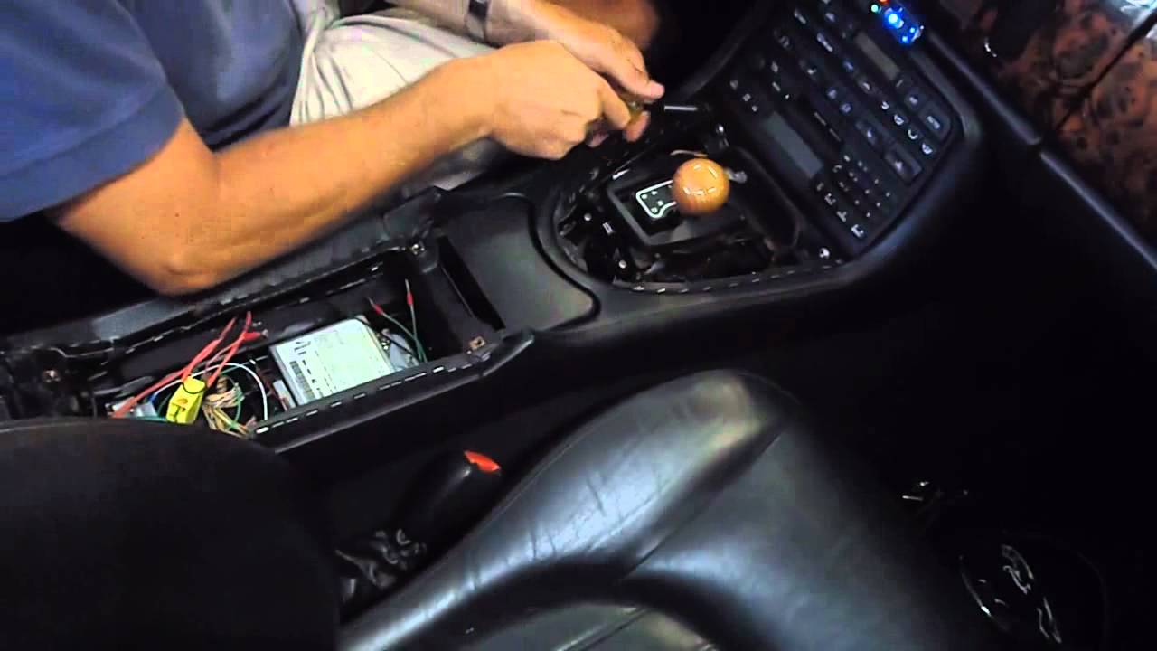Снятие центральной консоли Jaguar XK8