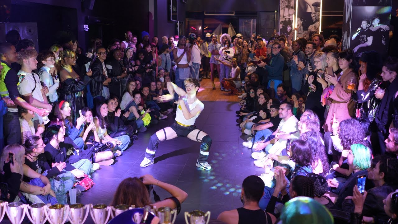 Performance : Baby Vogue / Twister / Female Figure Performance / Old Way