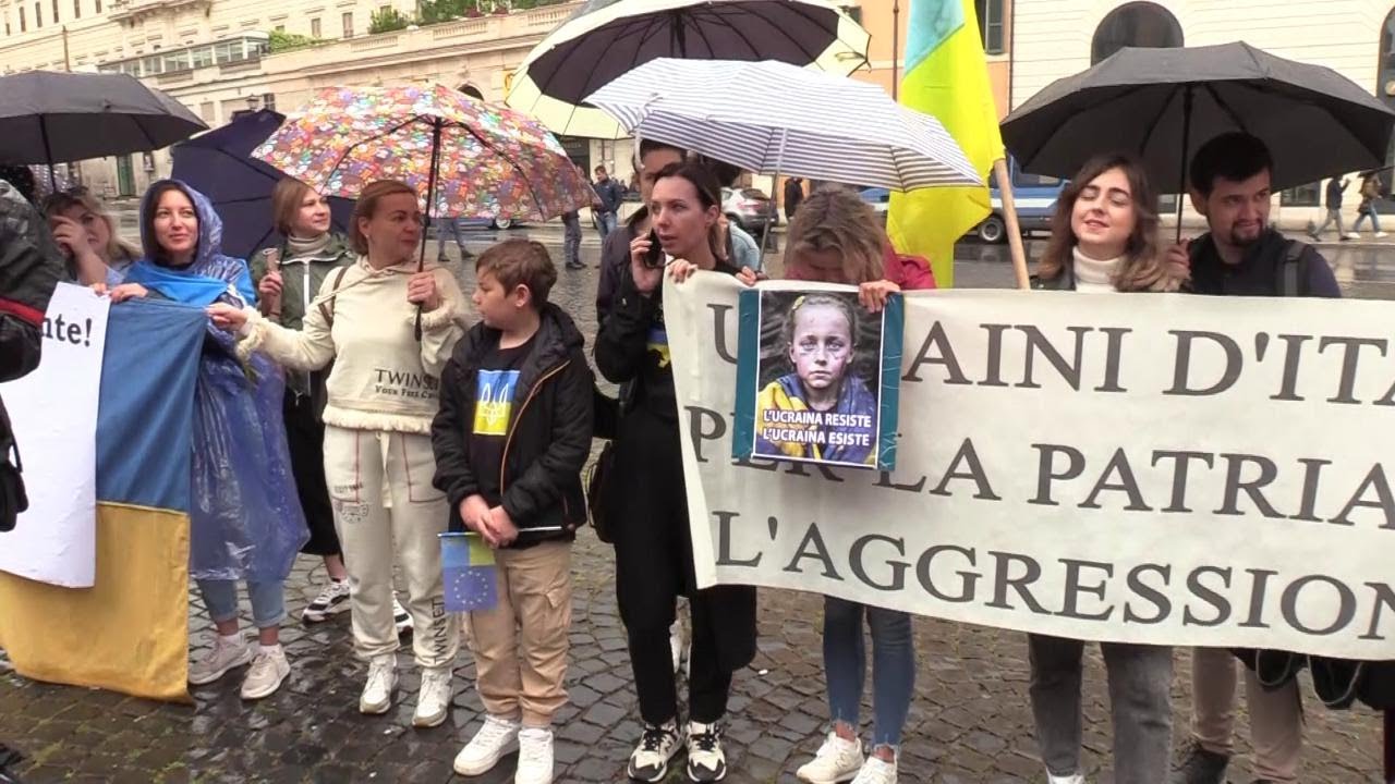 Zelensky a Roma, lo accolgono ucraini e italiani: 