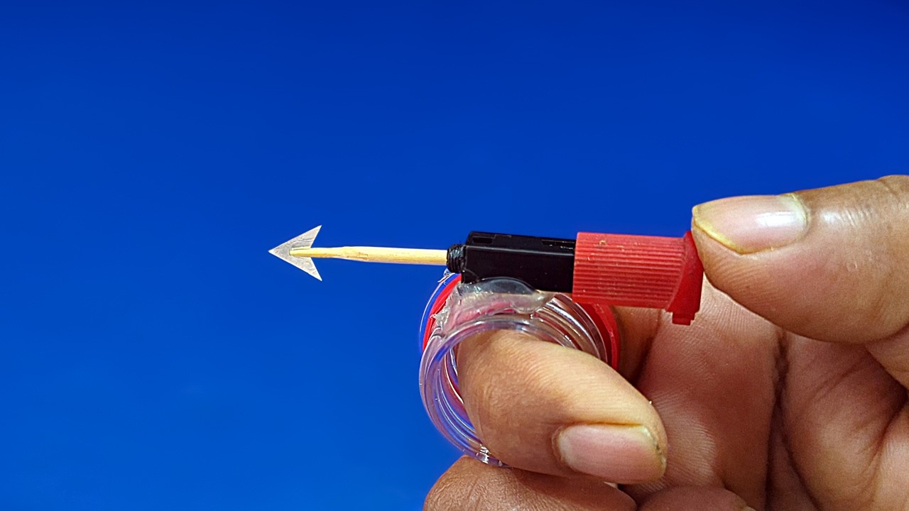 How to Make an Amazing Mini Launcher | DIY Micro Bow from Trash