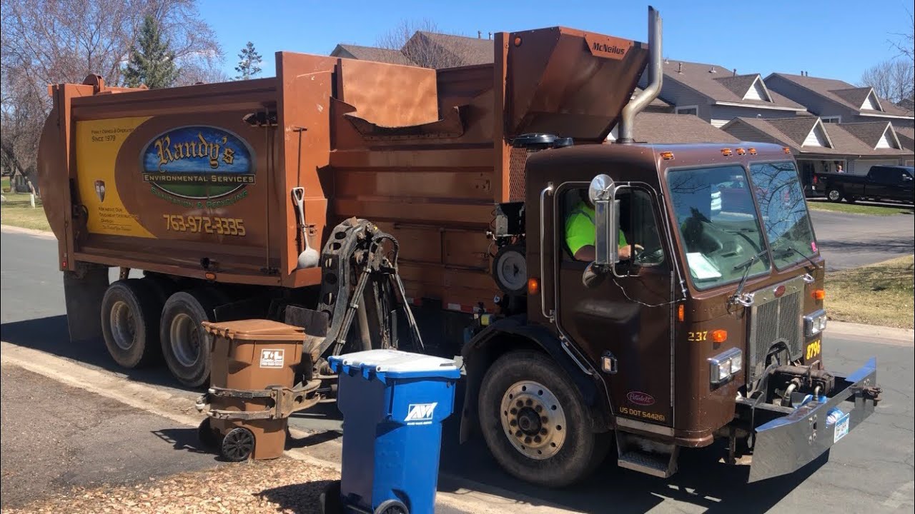 Randy's Peterbilt McNeilus Autoreach Garbage Truck